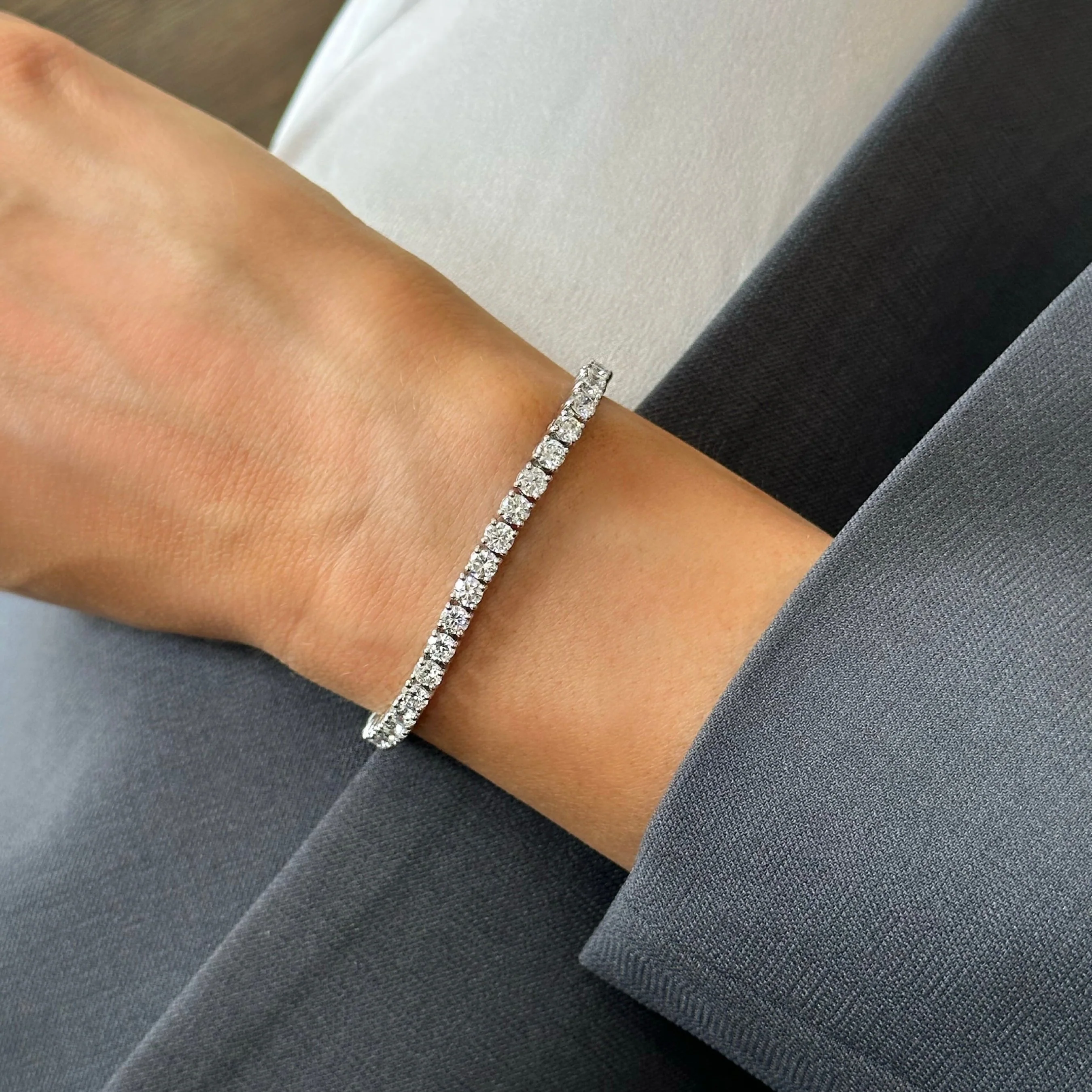 Classic Round Diamond Tennis Bracelet - Image 4
